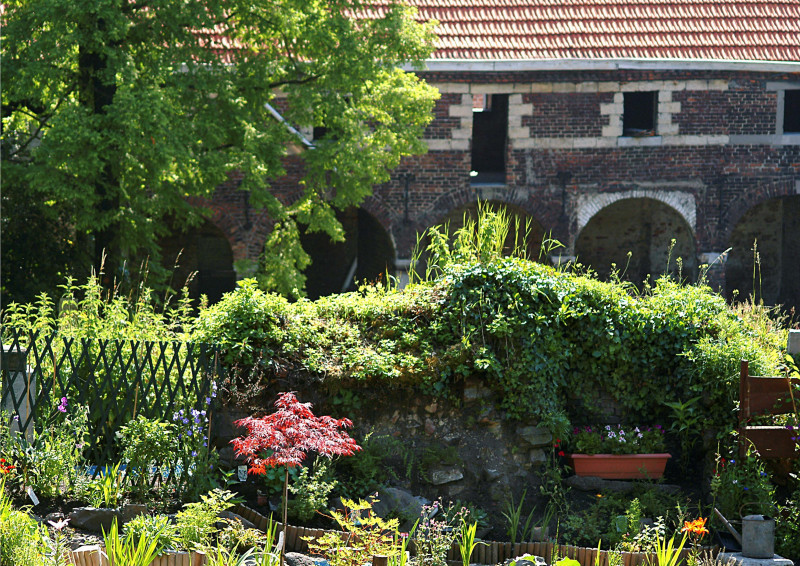cour-et-fa-ade-int-rieure-vues-du-jardin-pdf-3401